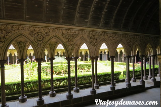 Me gustó mucho la decoración de los pilares y de los arcos.