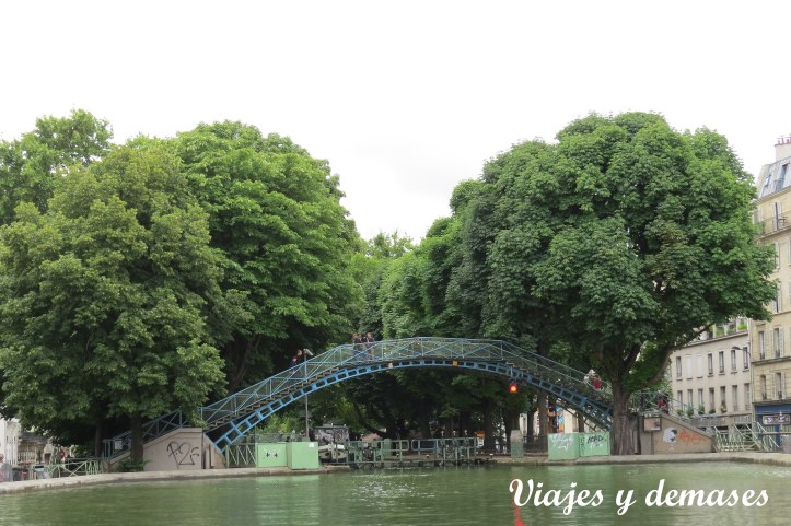 Uno de los puentes que atraviesan el canal