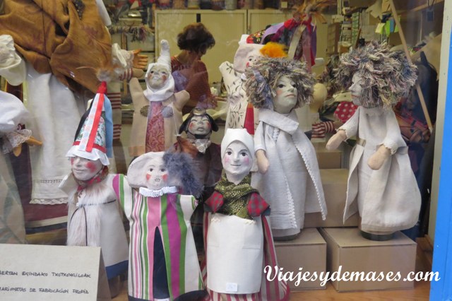 Estos títeres los hacen a mano en un pequeño taller.