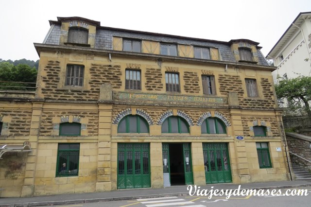 La entrada al funicular.