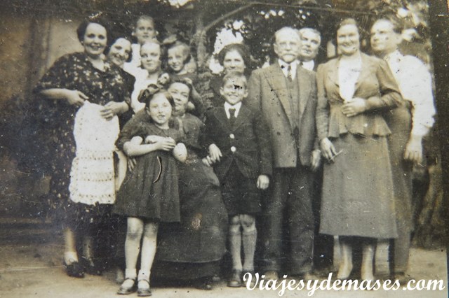 Esta foto fu tomada en Chile y aparecen mis bisabuelos, mi abuela y sus hermanos.