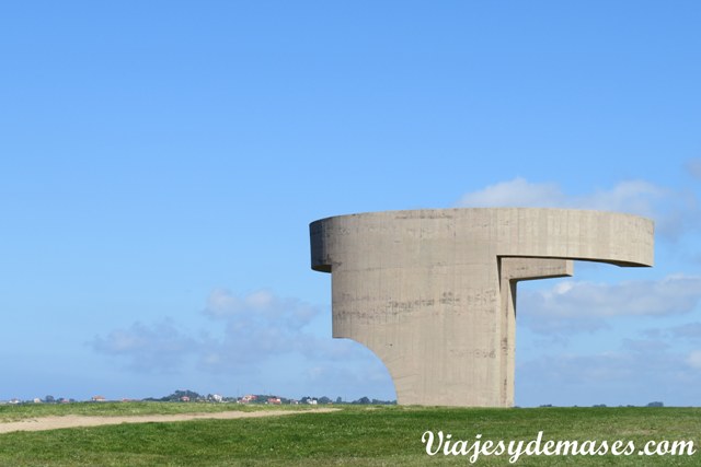 Elogio del Horizonte de Eduardo Chillida.