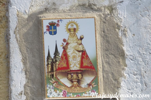 La Virgen de Covadonga, patrona de Asturias.