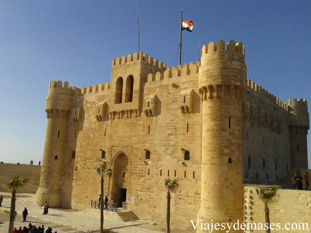 La fortaleza a la hora del cierre a las 16:00. La luz es maravillosa.