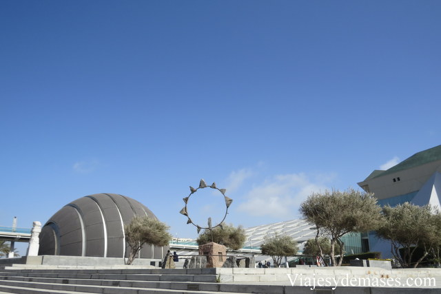 Exterior de la biblioteca.