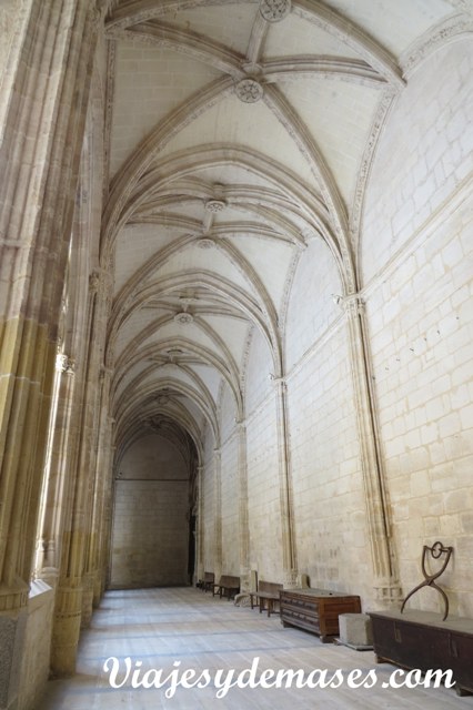 Claustro de la catedral de Segovia, España.