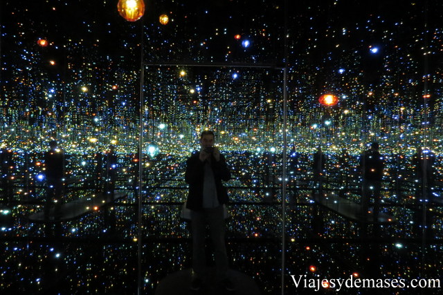 ¡Esta pieza con luces y espejos que encantó!