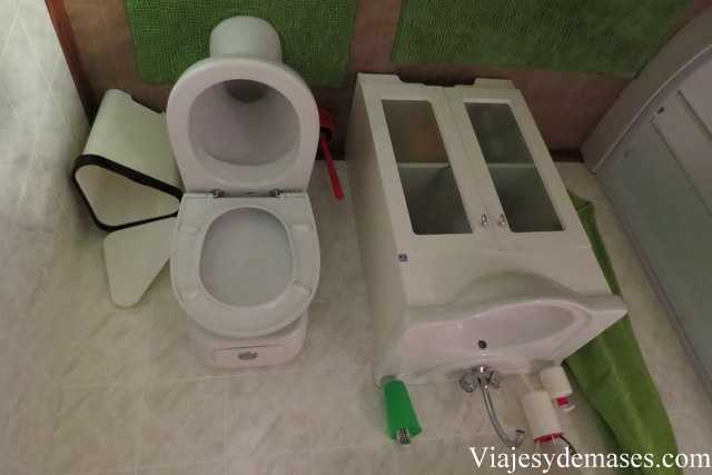Es un poco difícil ir al baño...