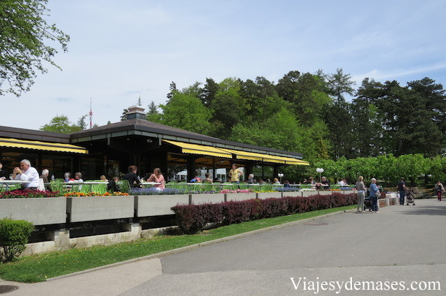 Restaurant con terraza.