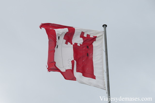 La bandera del castillo de Tour-de-Peilz.
