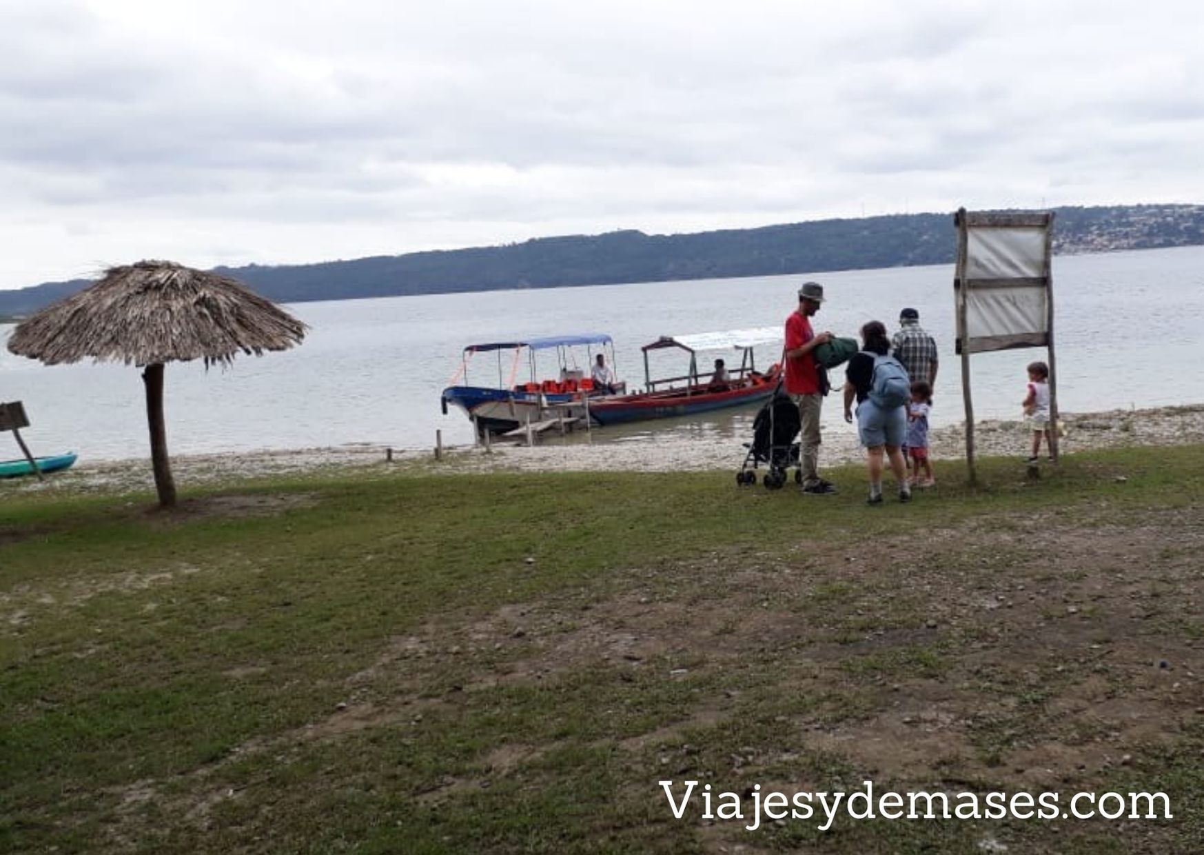 Embarcadero playa Chechenal, Lago Petén Itzá, Guatemala